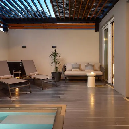 Апартаменти Luxury With Private Heated Pool - Znjan Angala Спліт