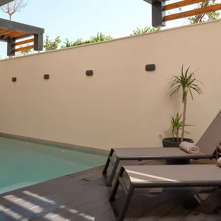 Апартаменти Luxury With Private Heated Pool - Znjan Angala