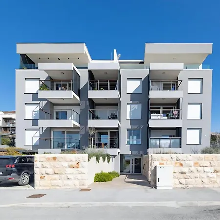 Apartman Luxury With Private Heated Pool - Znjan Angala Split